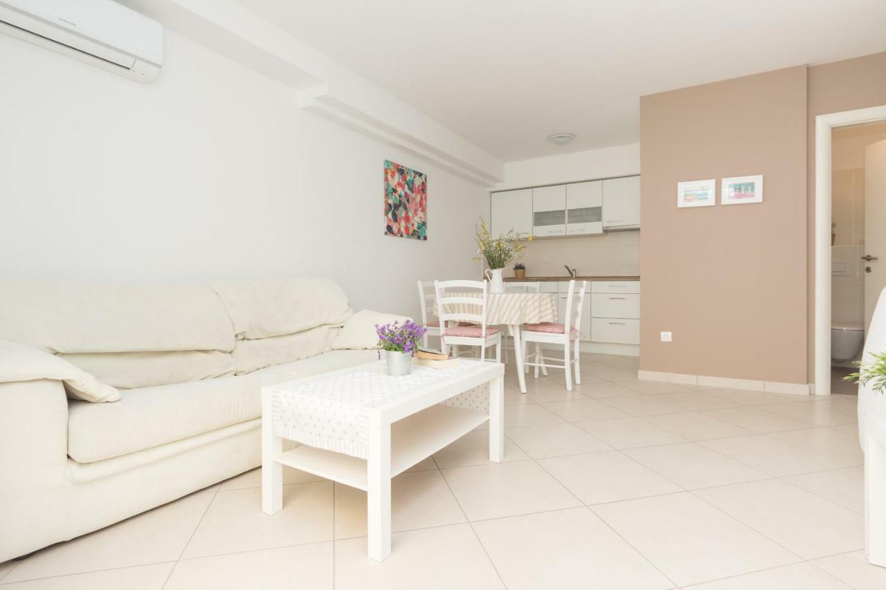 Alpeza Apartments Bol Exterior foto